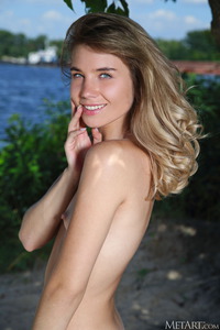 Stunning Blonde Lola Krit Gets Naked