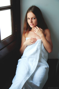 Sofi Shane Strips Nude In The Bath And Licks Dildo