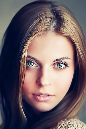 Models Seducing With Gorgeous Eyes