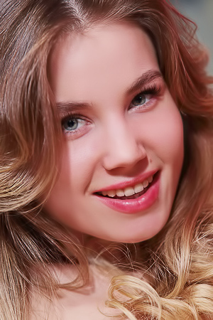 Lola Krit Feeling The Love