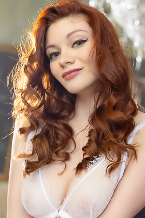 Emily Stone Her Lovely Breasts Bouncing Free And Wild Auburn Curls