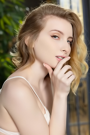 Minnie Lighter Nestles Between The Cheeks Of Her Gorgeous Bubble Butt