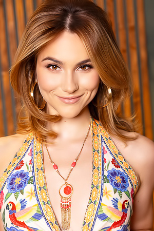 Ophelia Fae Beautiful Babe With Vagina And Butthole Shots