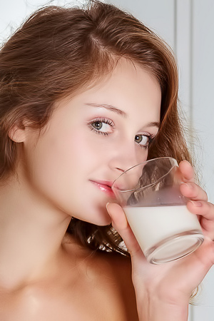 Linessa Naked From Gorgeous Breasts To Her Shaved Pussy