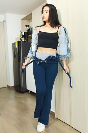 Leyla Grey undresses to reveal her juicy butt and sexy figure