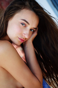 Gloria Sol Shows Her Pussy Lips Opened Up