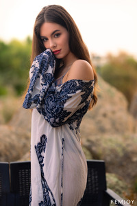 Liz Ocean Bares It All On A Sunlit Balcony With Bold Poses And Seductive Glances For Your Pleasure