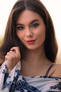 Liz Ocean Bares It All On A Sunlit Balcony With Bold Poses And Seductive Glances For Your Pleasure