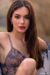 Liz Ocean Bares It All On A Sunlit Balcony With Bold Poses And Seductive Glances For Your Pleasure