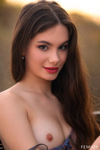 Liz Ocean Bares It All On A Sunlit Balcony With Bold Poses And Seductive Glances For Your Pleasure