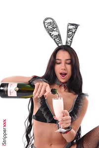 Kama Oxi Hot Bunny Pleasures Her Pussy