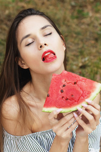 Leona Mia Gets Nude And Eats Watermelon