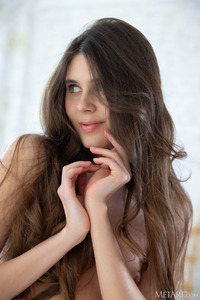 Luna Pica Kicks Her Long Legs In A Supple Split