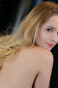 Neu Ling Bends Over The Counter To Flaunt Her Luscious Booty