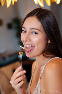 Shelena Offering Teasing Glimpses Of Her Silky Skin