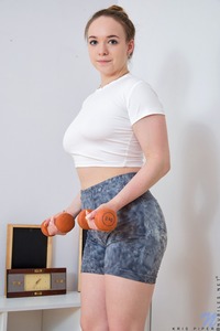 Kris Piper Strips For An Intimate Weightlifting Session