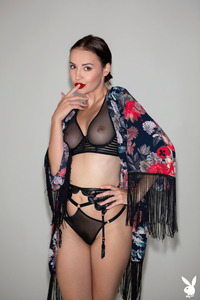 Elilith Noir With Red Lip And Shows Us Her Sultry Side