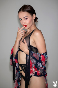 Elilith Noir With Red Lip And Shows Us Her Sultry Side