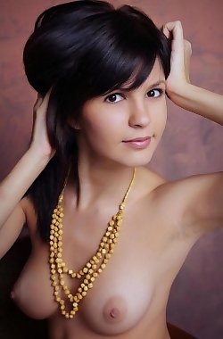 Sexy Brunnete Zelda