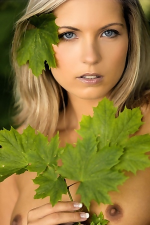 Jenni Sexy Naked Babe In The Nature 