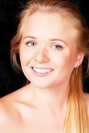 Young And Cute Blonde Teen Lanna