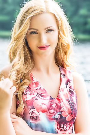 Nude Blonde Girl Trish