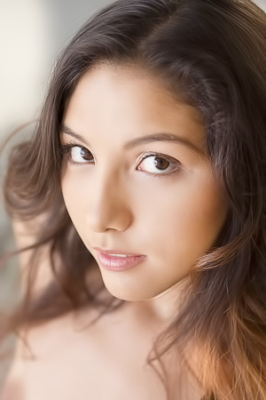 Melody Wylde Dark-haired babe rubs pussy while eating breakfast