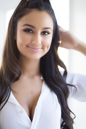 Hot Beauty Eliza Ibarra picture gallery