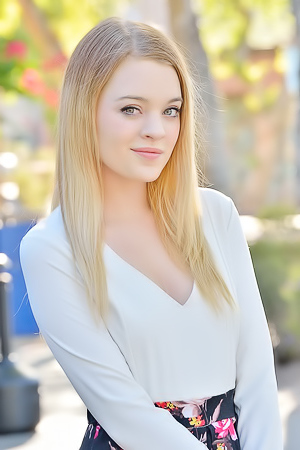 Winter FTV Long-legged Winter FTV lifts skirt to show pussy