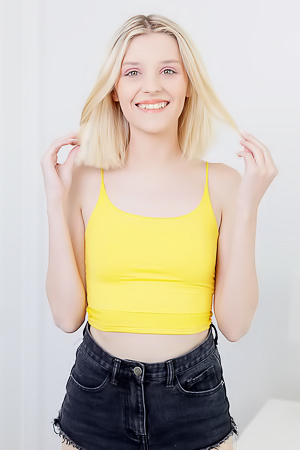 Tiny Blonde