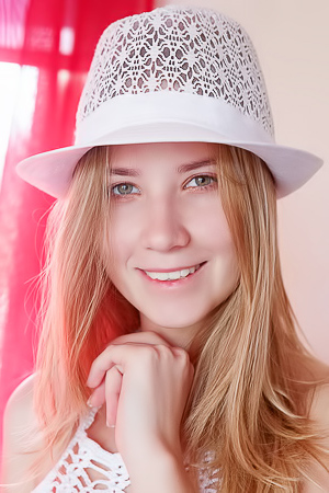 Delizi In Thigh-high Socks And Matching Sunhat