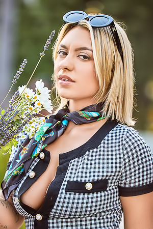 Blonde Hottie Gypsy Rose Has The Most Intense Squirting Orgasm