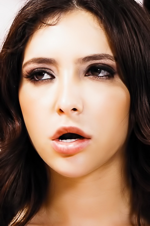 Wild Jane Wildes lips wrap tightly, tongue teasing as she performs her award-winning deepthroat